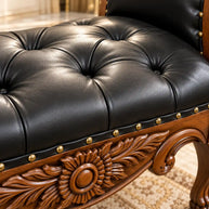 Löwenfuß-Walnuss-Hocker-Marquise