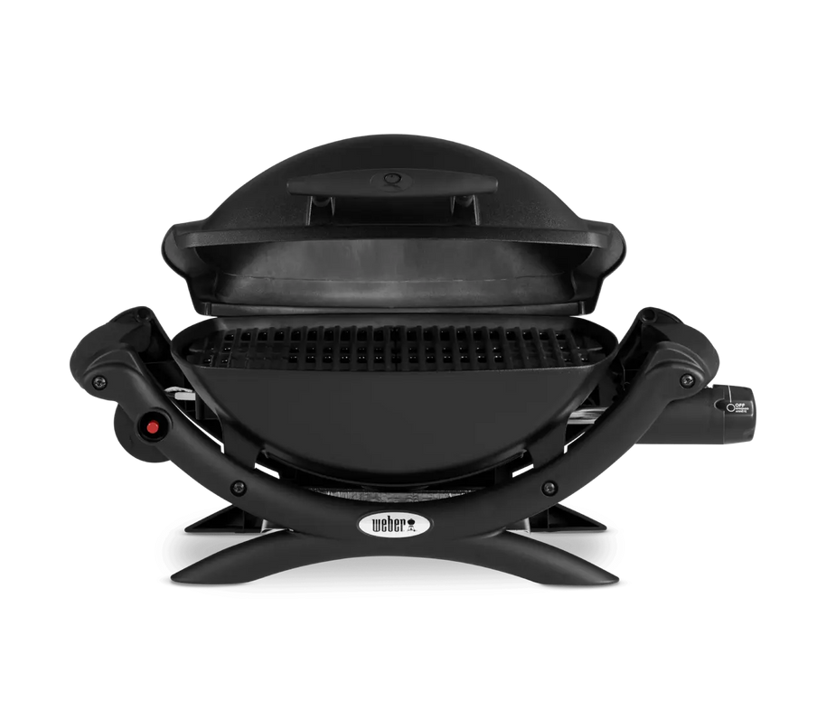 Q 1000 Black, kompakt ölçülerine rağmen gerçek barbekü performansı sunan bir gazlı barbeküdür. Hızlı ısınan gazlı sistemi sayesinde zamandan tasar-