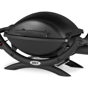 Q 1000 Black, kompakt ölçülerine rağmen gerçek barbekü performansı sunan bir gazlı barbeküdür. Hızlı ısınan gazlı sistemi sayesinde zamandan tasar-