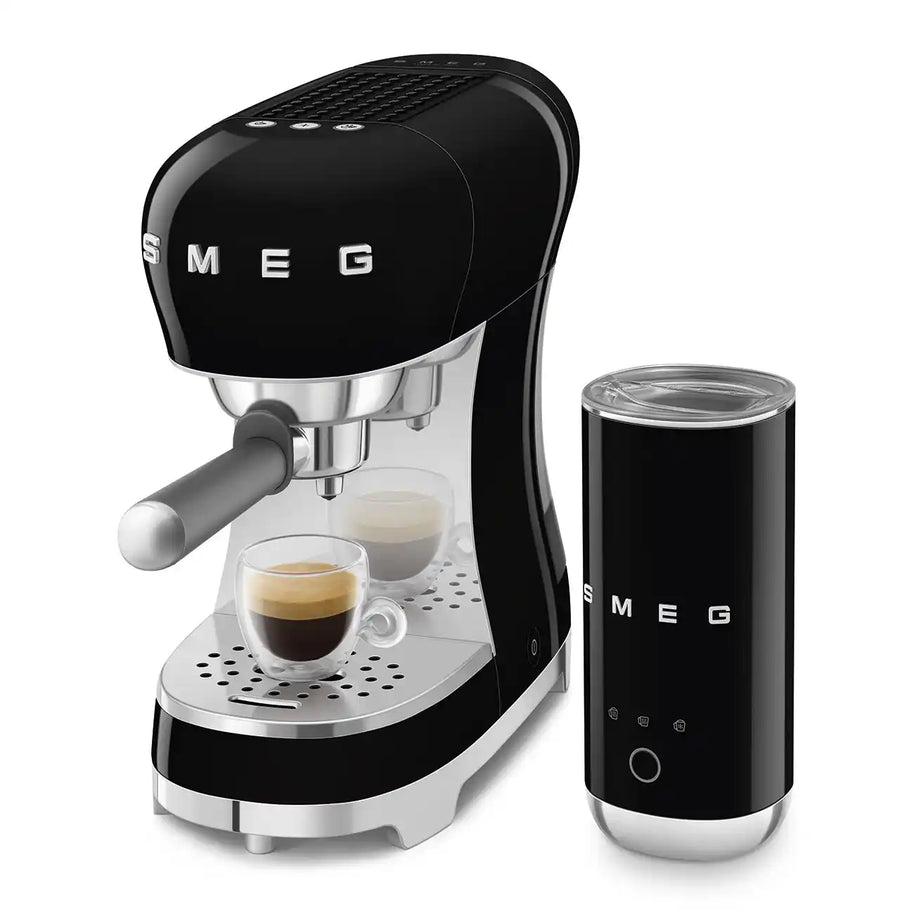 Smeg Siyah Süt Köpürtücülü Espresso Makinesi