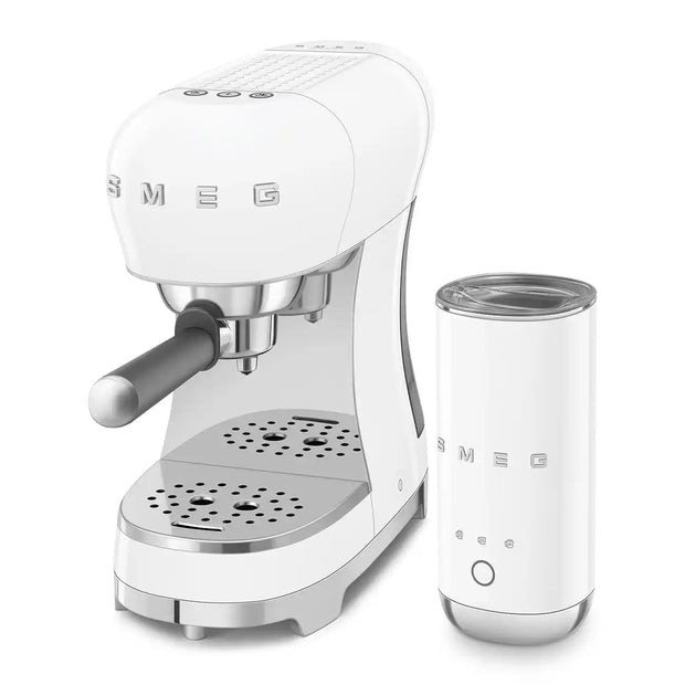 Smeg Beyaz Süt Köpürtücülü Espresso Makinesi