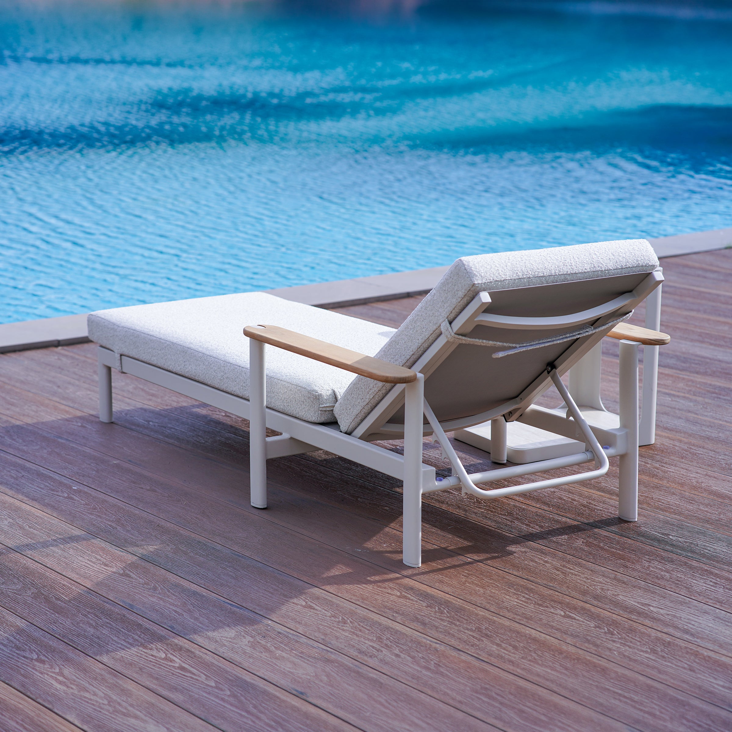 Wing Garden Sun Lounger