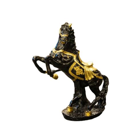 Şahlanan Büyük Sİyah At