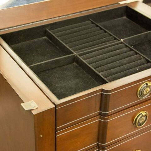 Kahverengi Takılık Dolabı